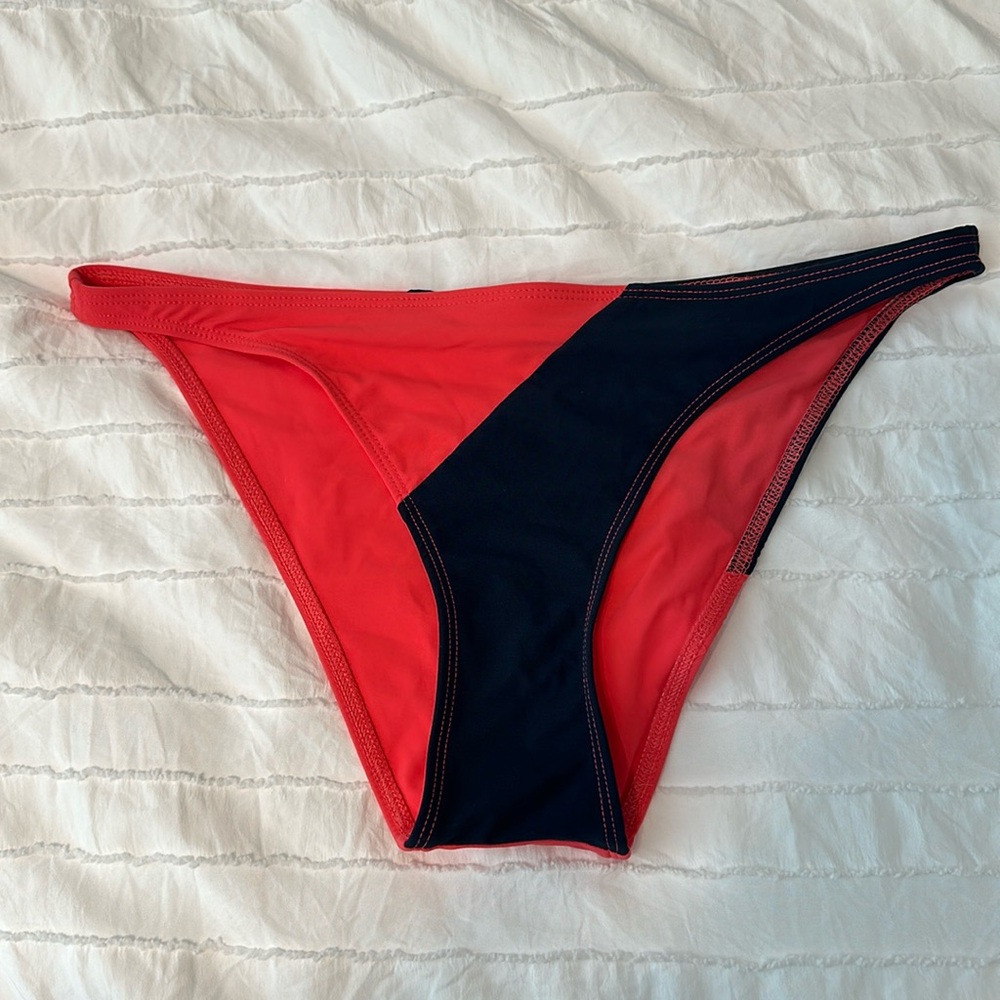 Flagpole bikini bottoms in size M